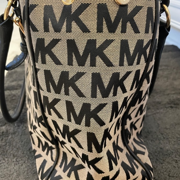 Michael Kors Logo black/tan Shoulder Bag - Picture 6 of 7